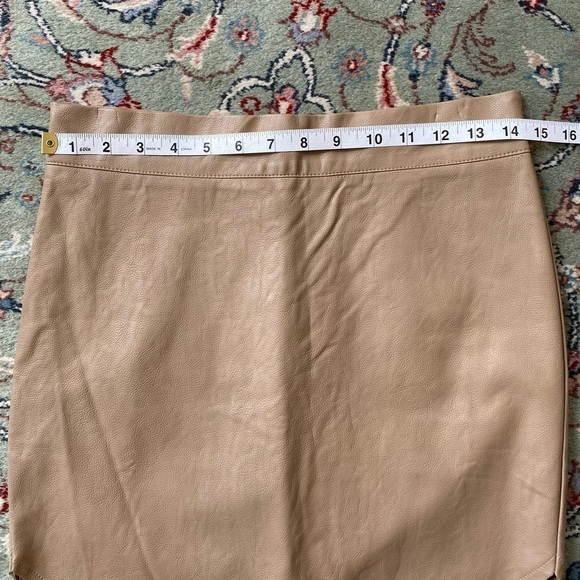 Naked Wardrobe Women’s Size Large Scoop Bottom Tan Faux Leather Mini Skirt - Picture 5 of 6